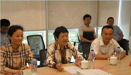 上海市青浦区区委书记赵惠琴带队莅临UG环球官方网站调研
